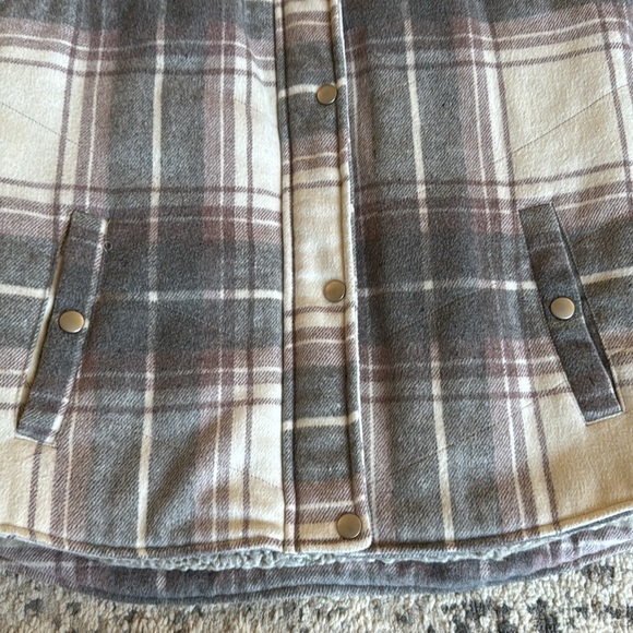 Pink and gray plaid vest - Picture 5 of 6